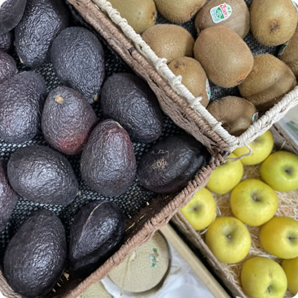 日本各地の新鮮な野菜やくだもの